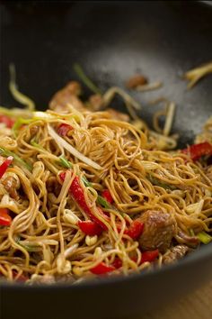 ¿Es malo comer pancit canton en la noche?