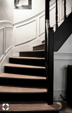 Déco escalier Tile Stairs, Wood Stairs, Stairs Design Modern, Stairway Design, Stairs Architecture, House Architecture Design