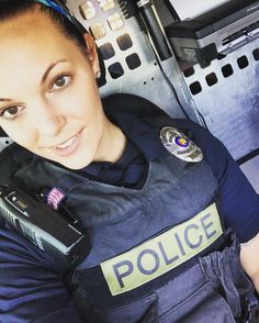 blonde-girls-fighting-cops