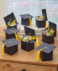 Large University Graduation Gift Bag Holder Presents Wrapping Hat Scroll Him Her