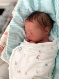 REBORN DOLL OR BABY BOYS LITTLE PRINCE HAT BIB VEST SLEEP SUIT GIFT SET NEWBORN