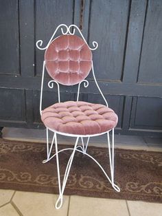 Vintage vanity chair - 1930s metal/strawberry velvet tufted ... Vintage vanity chair - 1930s metal/strawberry velvet tufted ...