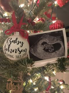 Christmas baby announcement. New Years baby announcement. Pregnancy announcement. Baby on the way. Baby Announcement Pictures, Christmas Baby Reveal, Foto Newborn, Newborn Care