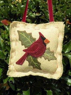 1284 best christmas quilts appliques stitchery and pillows images wool applique christmas ornaments