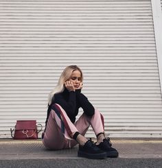 26 Ideas De Monicanoz Estilo Botas De Combate Estilo Doc Martens Pendientes Dobles