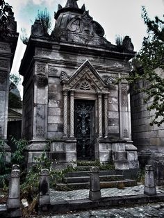428 best mausoleums images cemetery cemetery statues graveyards