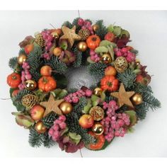 30+ afbeeldingen op Kerststukken, kerstboeketten 1 van de kerstworkshops bij Atelier LaZoe is een kerstkrans