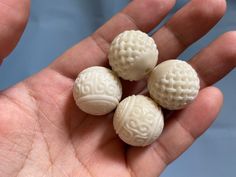 20mm round bead in white 2Pcs