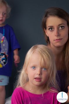 Papa gibt mädchen aus mama gibt mann