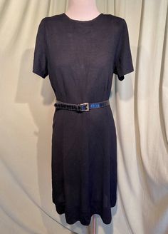 Cute Original Vintage 70s Gray Poly Knit Long Sleeve Gray Shift Dress with Half Belt in Back Bust 34 Unbranded