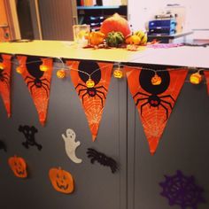 10 Decorating Ideas For Your Office Cubicle 10 Decorating Ideas For Your Office Cubicle Cubicles And Holidays