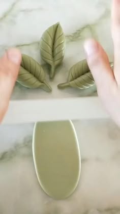 Cute Leaf DIY. #decor #homedecor #lovedecor #instadeco #cute #beautiful #paperart #art #artwork #diy #diyhome #diyideas #diycrafts #diyvideo #homediy #craft #artcraft #craftart #artandcraft #fun #joy #diylover #creative #learning #learn #funactivities #learnbydoing #funathome #play #playandlearn #cutethings #instagood #kidcrafts #kidcraft #kidsactivities #leaf #craftideas #diylove #leafs #clay #greenleaf #clayart #claywork #artlover #modelingclay #claylove #claylover #ceramic #loveclay… Поделки Из Полимерной Глины, Ремесла Из Смолы, Украшения Из Полимерной Глины, Скульптуры Из Полимерной Глины, Цветы Из Полимерной Глины, Серьги Из Глины, Скульптура Из Глины, Поделки Из Пасты, Поделки Из Керамической Плитки