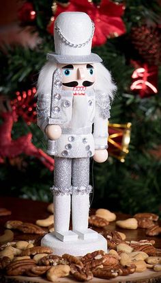 Perfect for Any Decor Theme Classic Chubby Drummer Nutcracker by Clever Creations 100/% Wood 6.25/” Tall Festive Collectible Nutcracker Red and Blue Uniform with Snare Drum