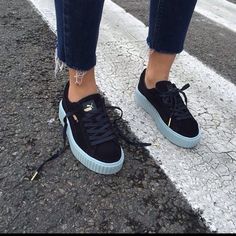 Puma Velour Strap Platform Sneakers In Black | Basket plateforme Puma Velour Strap Platform Sneakers In Black | Basket plateforme