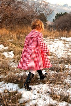Aesthetic Nest uses vintage coat pattern to create this oh so fab dress!