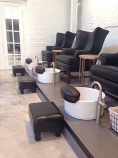 like the black seating with the white background                                                                                                                                            More Home Nail Salon, Nail Salon Design, Salon Decorating