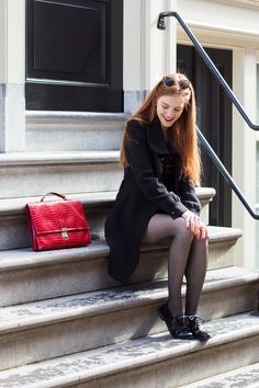 Ragazza russa in collant neri