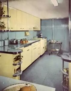 332 Best Yellow Retro Kitchens Images In 2019 Vintage Kitchen Black Kitchens Retro Cool Dream 1950s Kitchen