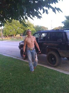 Amature redneck teen hottie think Right! seems amature redneck teen hottie all
