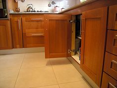 Mueble de cocina en cedro seleccionado. Puertas en cedro macizo ... Mueble de cocina en cedro seleccionado. Puertas en cedro macizo ...