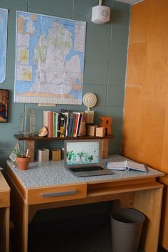 hillsdale college dining hours hillsdale collegian desk in olds dormitory hillsdale hillsdale college small colleges student living greek 91 best college dorm life images on pinterest 2018 hillsdale college dining hours hillsdale collegian desk in olds dormitory hillsdale hillsdale college small colleges student living greek 91 best college dorm life images on pinterest 2018