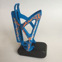 Blue Décathlon bottle cage adjustable spacing with screws