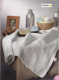 Handknitted Blanc Guimauve pompon bébé Couverture en 3 tailles différentes