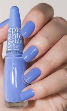 Desde que eu fiz o post de lançamento da coleção PicNic Chic (aqui) fiquei muito curiosa para ver os vidrinhos de perto! E vocês não imaginam minha ansiedade em mostrar para vocês quando recebi essa cestinha de piquenique por aqui com os esmaltes dentro #presskitamor – corri fazer swatches (ainda não tinha feito esse ano, né gente?) Passado o momento “ai meu deus, olha essa cestinha que coisa mais fofa”, fui prestar atenção nas cores. Logo bati o olho nos dois “Pantone Inspired” com as cores...