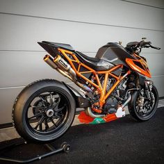 Emanuel /& Co Hypermotard 821 939 GP 18 Tribute