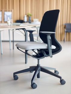 De 40+ beste afbeeldingen van Bureaustoel in 2020 Design bureaustoelen ontwerp uit Engeland Orangebox Ara