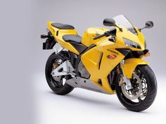 Las Motos Honda Deportivas Ganadoraras Tanto En Las Calles Como En Los Circuitos De Competicion Las Motos Honda Fijo Una Honda Cbr Honda Cbr600rr Honda Bikes