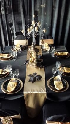 Black And Gold Table Setting Centerpiece White Black And Gold