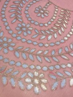 INDIAN CERISE THREAD RAFFIA /& CRYSTAL LEAF SHAPE EMBROIDERY NET TRIM//LACE-1MTR