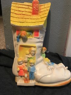 VINTAGE SHOE INDIAN SOUVENIR TINY DOLL MOCCASIN PATTERN TOY NOVELTY KIT TO MAKE