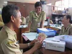 900+ ide PT Solid Gold Berjangka | harry truman, carrie fisher, steve harvey