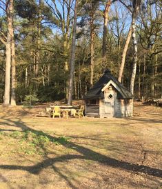 De 10+ beste afbeeldingen van Kamperen in het bos | kamperen De 10+ beste afbeeldingen van Kamperen in 2020 | kamperen