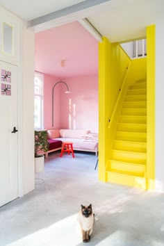 Interior Design Living Room, Room Interior, Bedroom Design, Living Room Decor, Dutch Interior Design, Colorful Interior Design, Yellow Interior, Dutch Design, Living Area