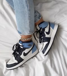 Sneakers Mode, Cute Sneakers, Sneakers Fashion, Fashion Shoes, Jordan Sneakers, Fashion Fashion, Fashion Clothes, Fashion Outfits, Vintage Fashion