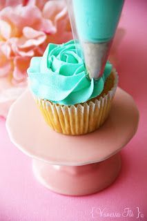 415 Best Cupcake Decorating Images On Pinterest In 2018 Pound Cake How To Rose Swirl Decorate Cupcakes This Is Easy Decorating For Beginners Who Want