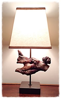 Sfeervolle staande lamp gemaakt met brocante natuurlijke decoratie ... Sfeervolle staande lamp gemaakt met brocante natuurlijke decoratie ...