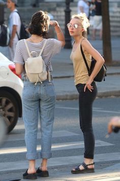 Accessorize With Backpacks - Minimalist Looks You'll Actually Want To Copy - Photos Модные Наряды, Женская Мода, Хипстер Гранж, Кэжуал Наряды, Парижский Стиль, Летние Стили, Шаблоны, Вдохновленные Наряды, Уличный Стиль