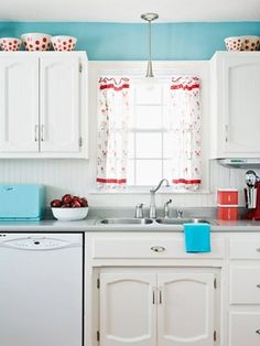 18 Best Pretty Red And Blue Kitchens Images Vintage Kitchen Retro Red White And Blue Kitchen Aqua Turquoise Vintage