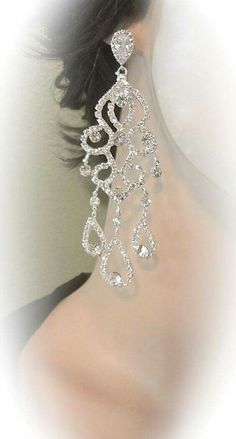 Beautiful Vintage Diamant\u00e9 Brooch