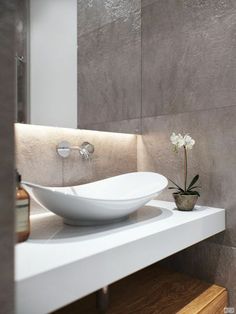 LED BAIN MIROIR de la salle avec éclairage sale fait sur mesure LEO