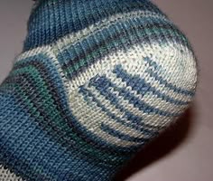 Носочная пятка с клином. Мастер-класс с фото http://tru-knitting.blogspot.ru/2015/02/blog-post_25.html
