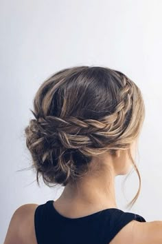 Coiffure Hair Updos, Pretty Hairstyles, Easy Hairstyles, Hairstyle Ideas, Bridal Hairstyle, Bridesmaid Hairstyles, Bridesmaid Hair Low Bun, Braided Wedding Hairstyles, Messy Hair Updo