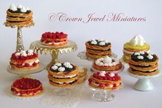 1:12 Dollhouse Mini Cake Rack Modello Dollhouse Dessert Snack Accessori per CRIT