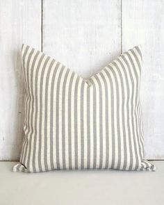 Pottery Barn Etienne Patchwork Floral Lumbar Pillow Cover Gray//Black New Rustic