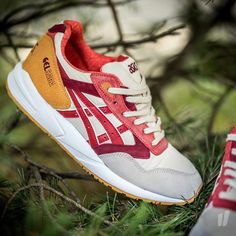 asics gel saga w *autumn brights* (off white / red) asics gel saga w *autumn brights* (off white / red)