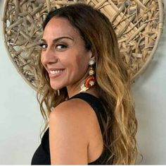 63 Ideas De Mónica Naranjo Monica Naranjo Vestido Formal Sin Espalda Cantantes Brasileños